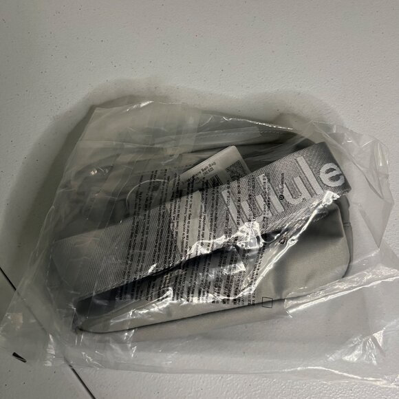 Lululemon Athletic Everywhere Belt Bag 1L Silver Drop White NWT Graphic One Size - Picture 2 of 5